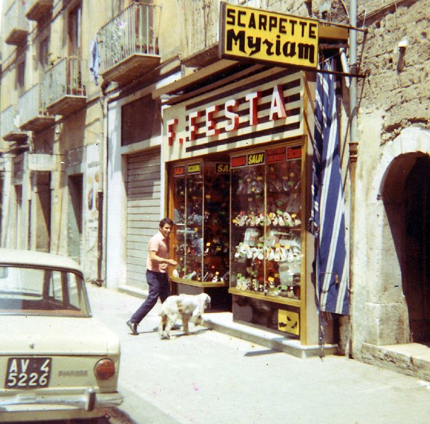 Il negozio di Felice e Ottavio Festa, a via Mancini.jpg